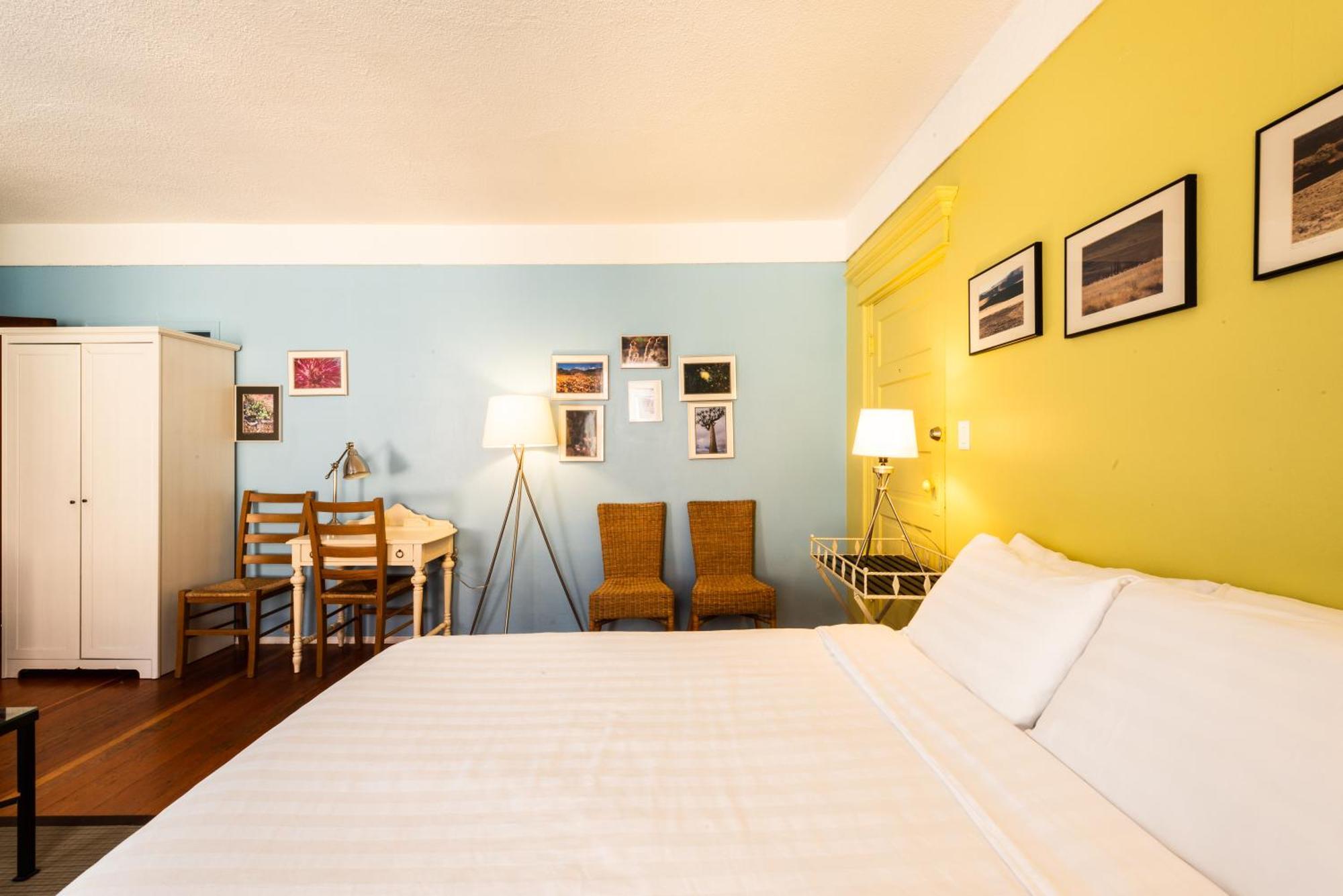 Ocean Island Garden Suites Виктория Номер фото