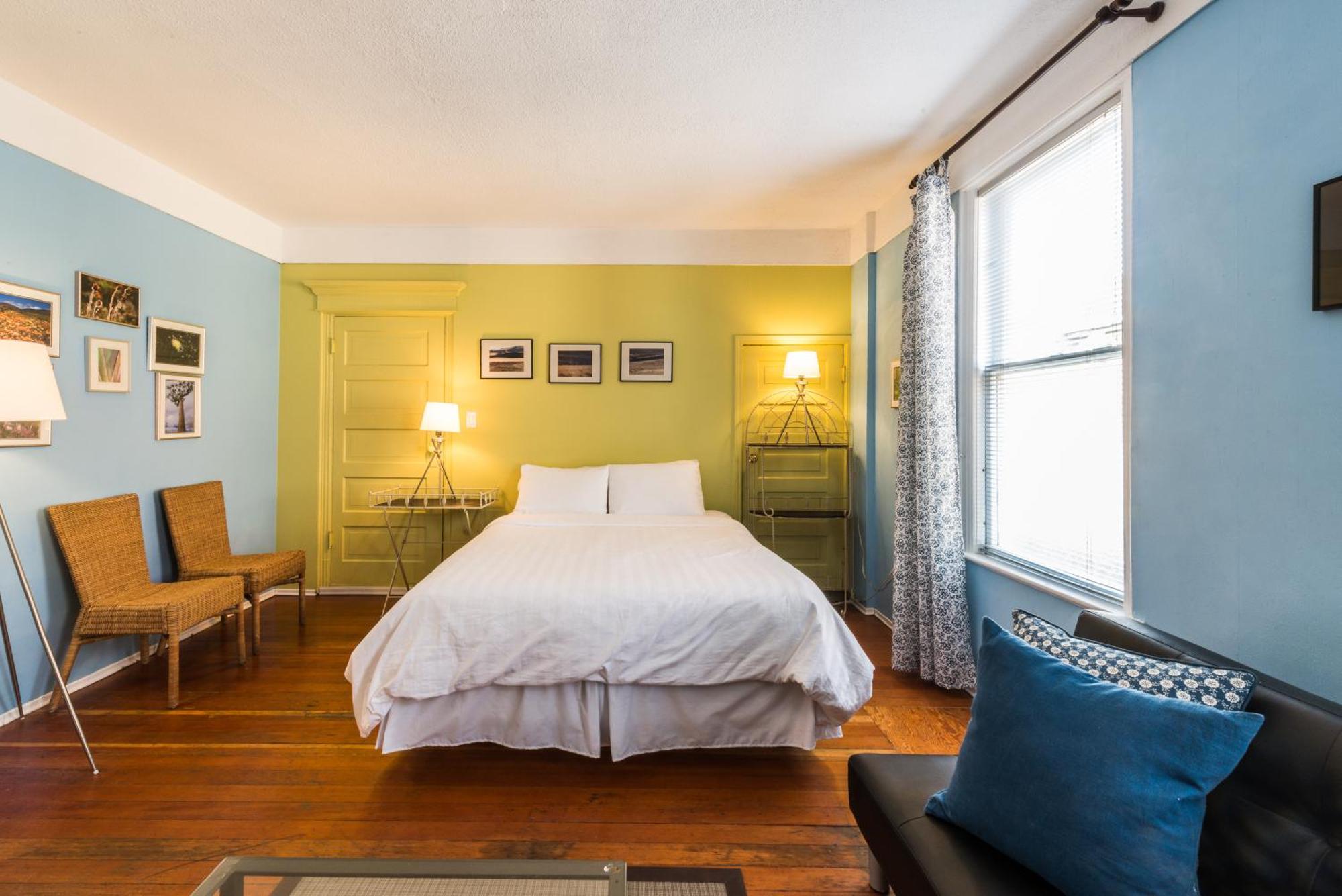 Ocean Island Garden Suites Виктория Номер фото