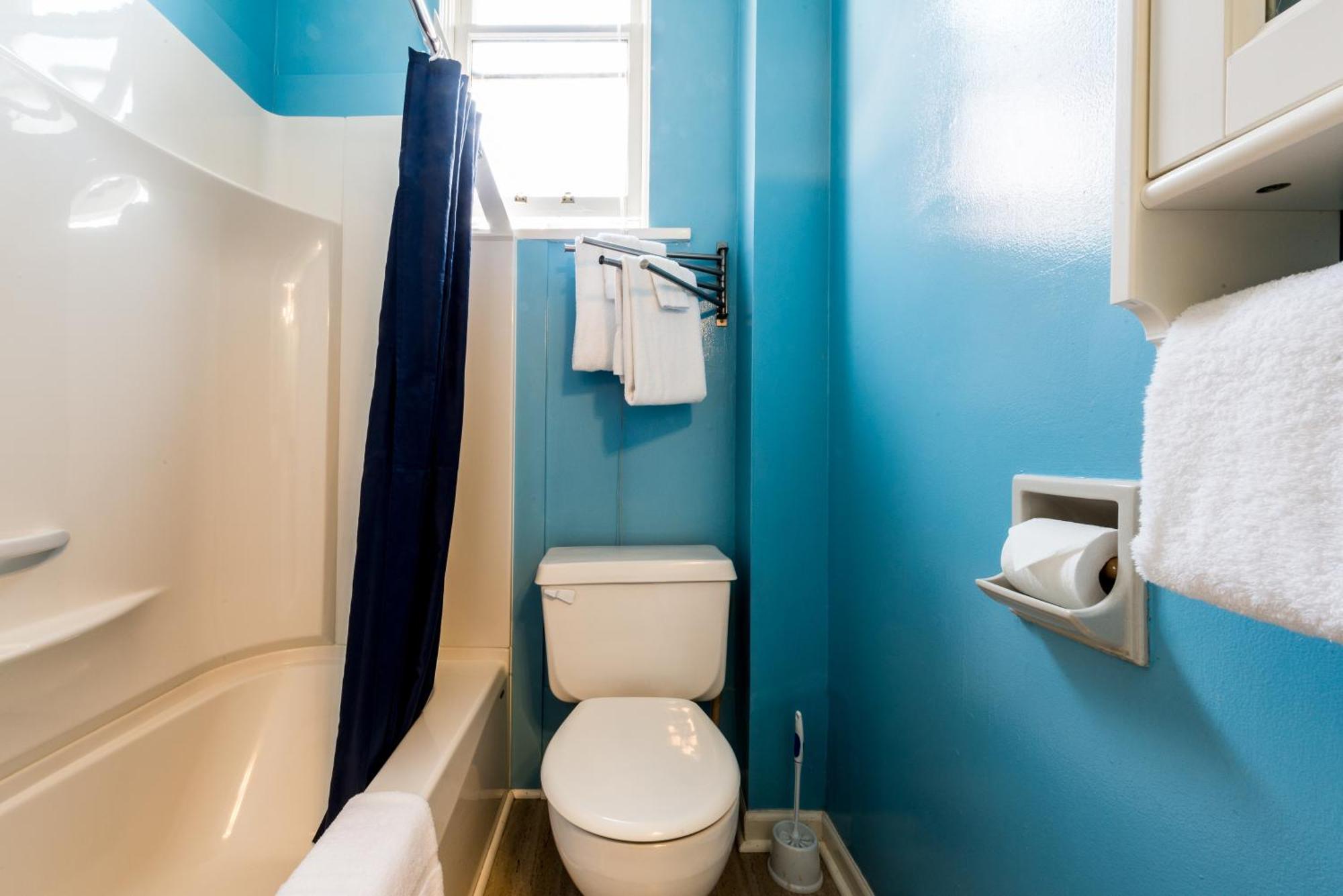 Ocean Island Garden Suites Виктория Номер фото