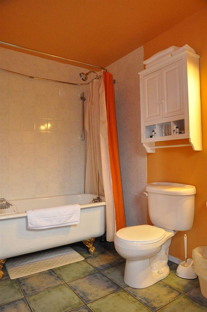 Ocean Island Garden Suites Виктория Экстерьер фото